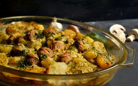 Popisowa zapiekana pierś kurczaka z ziemniakami i pieczarkami