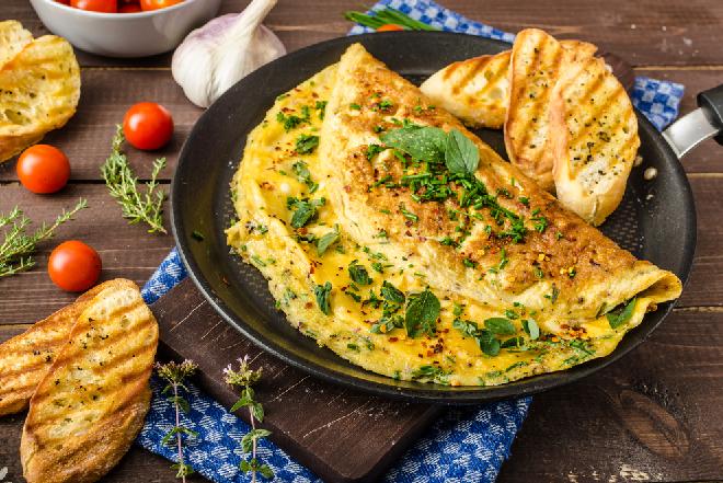 Jak zrobić omlet? Klasyczny przepis na omlety