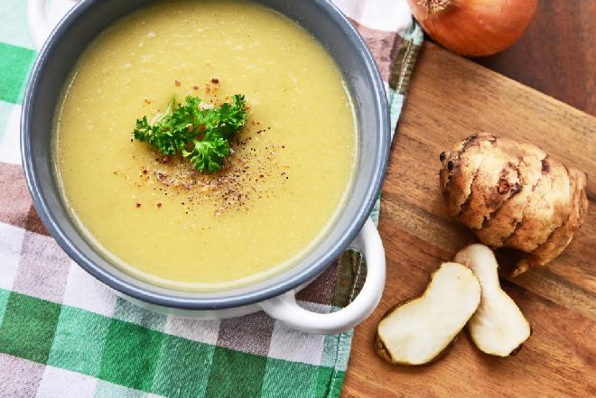 Aksamitna zupa z topinamburu i mleczka kokosowego - rewelacja!