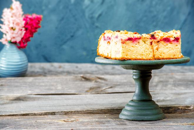 Nocne ciasto drożdżowe bez zagniatania z owocami: przepis Moniki Goździalskiej
