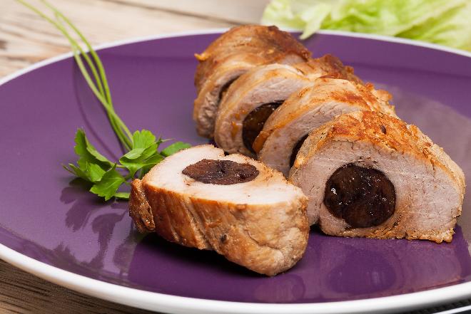 Schab pieczony ze śliwkami - prosty przepis