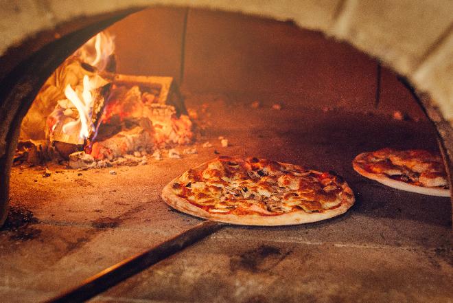 Pizza neapolitana: co odróżnia włoską pizzę od wyrobów pizzopodobnych?
